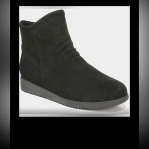 Soul Naturalizer Indie Booties Faux Suede Zippered in Black Size 5 New in Box